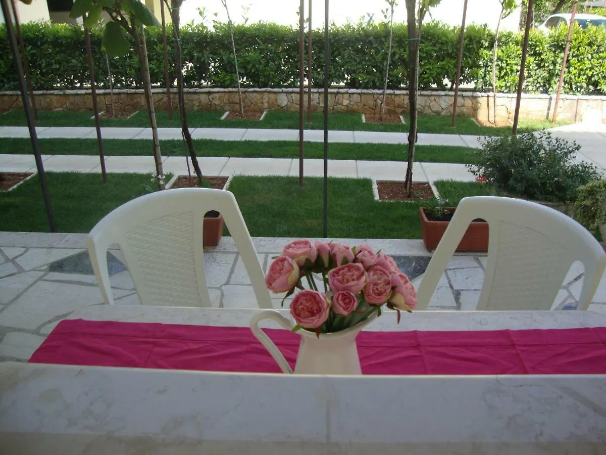 Apartment Mirta Pula