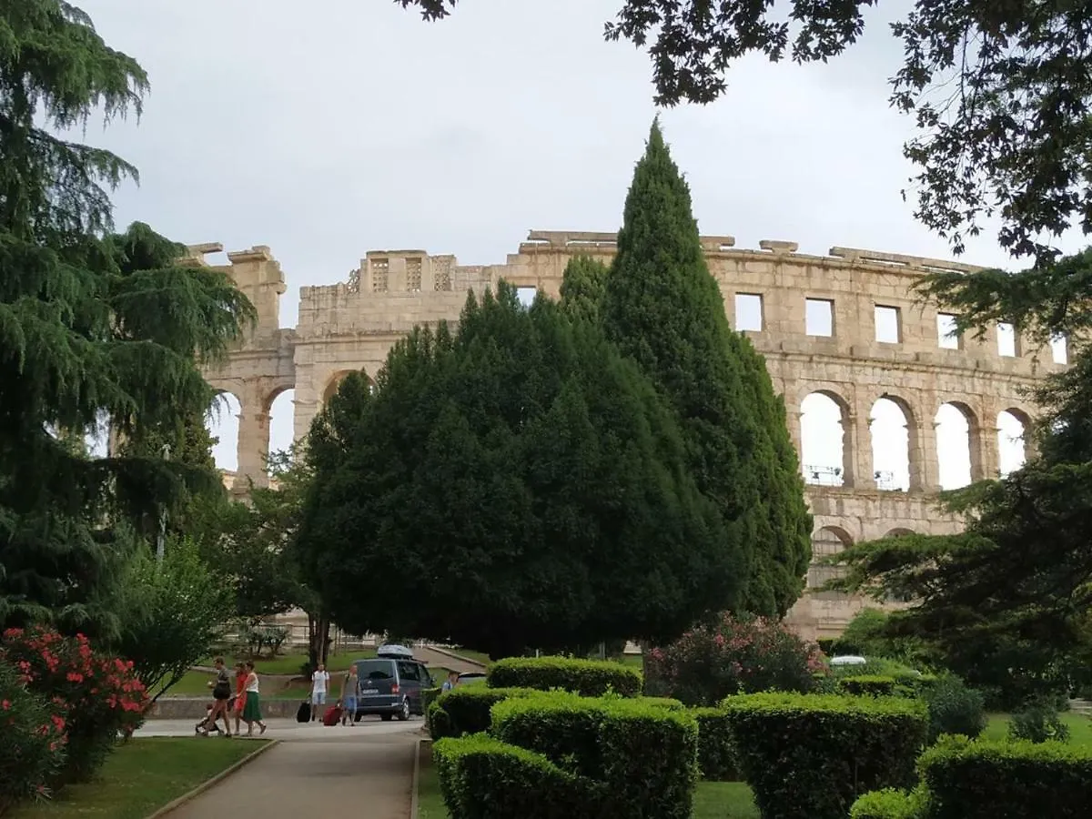 Apartment Mirta Pula